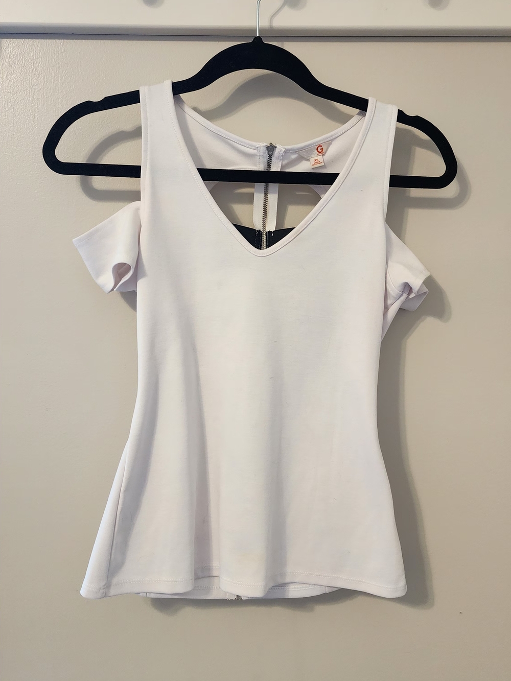 G By Guess Cage Back Cold Shoulder Top Size XS, NWOT